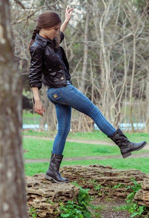 18 year old girl Cipriana A takes a cumshot in mouth after sex in mesh hosiery